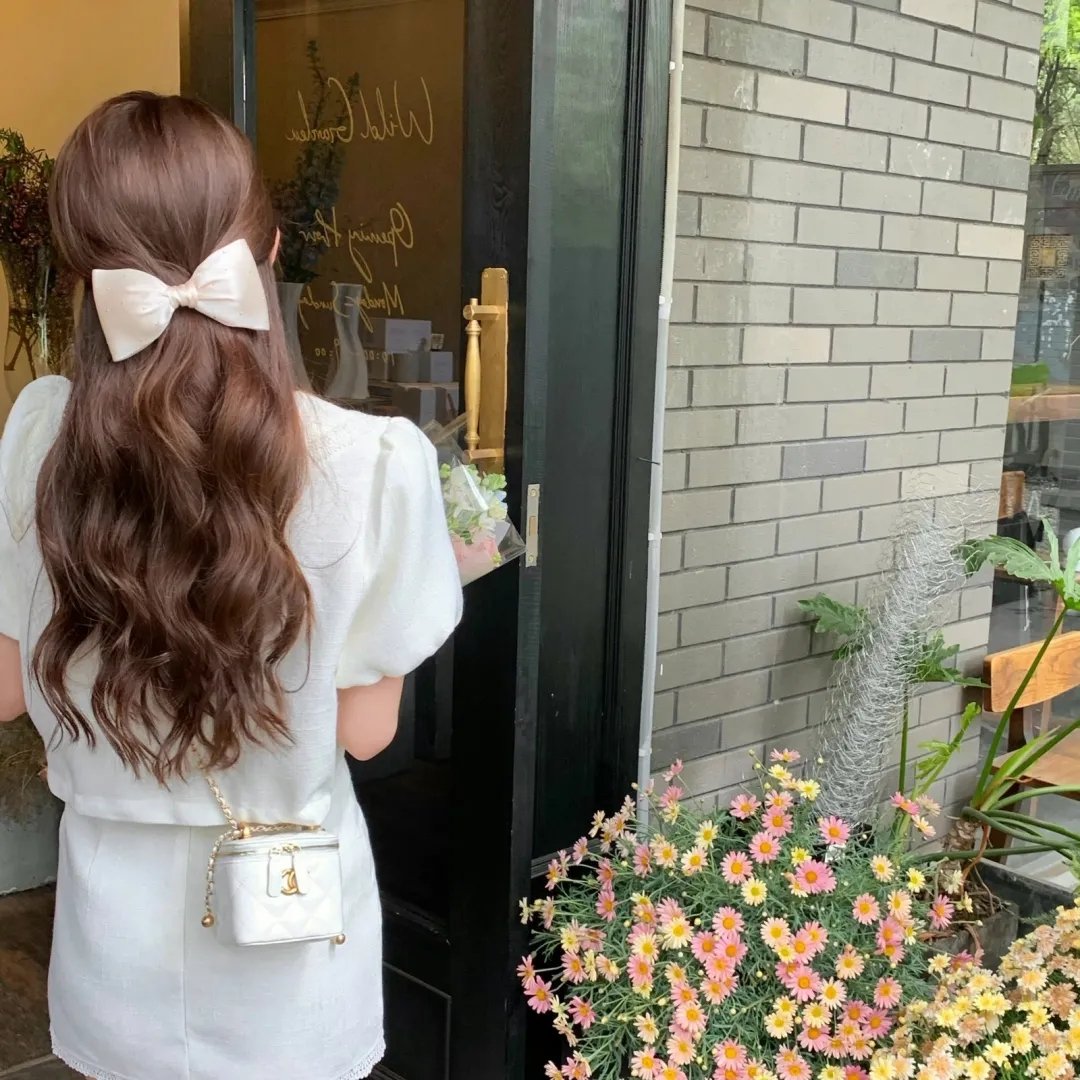 关于路易莎封面